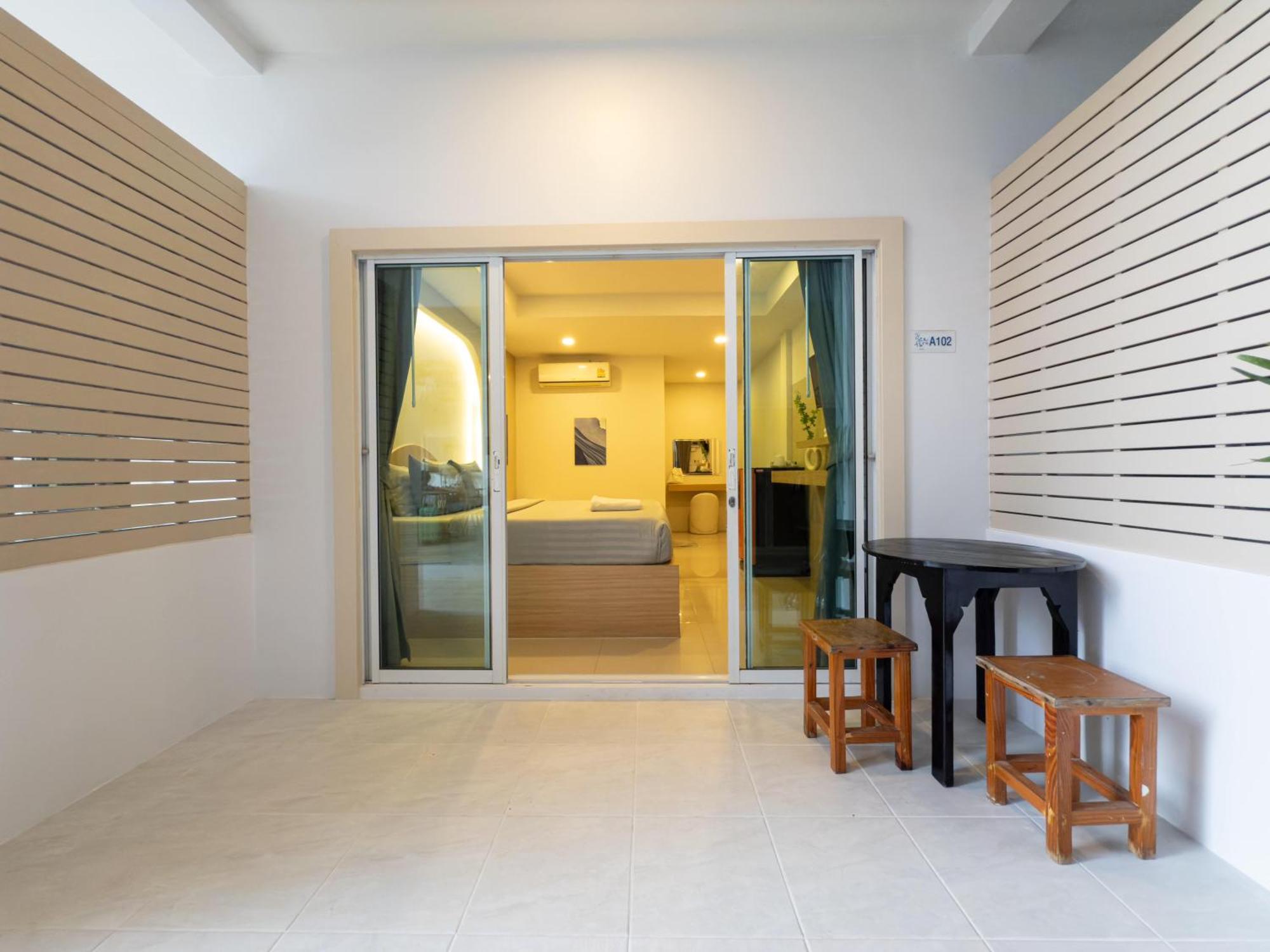 The Seathru Koh Larn Hotel 3*