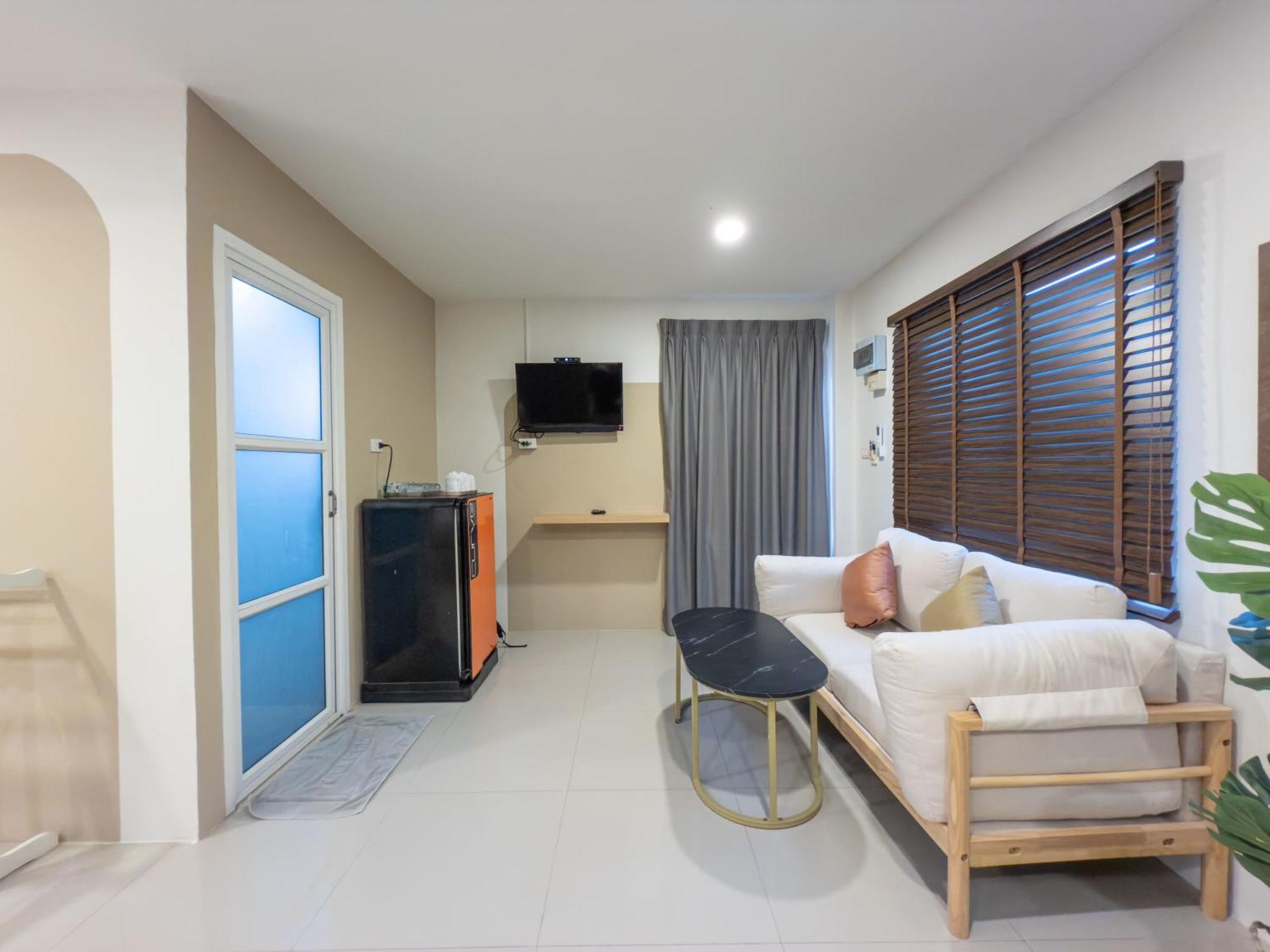 The Seathru Koh Larn Hotel