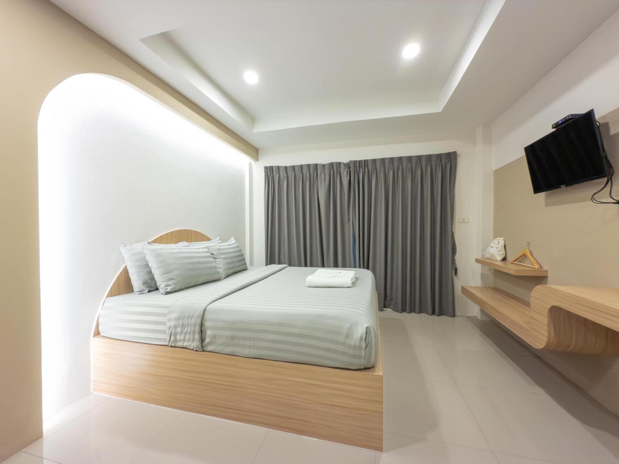 Hotel The Seathru Koh Larn Pattaya