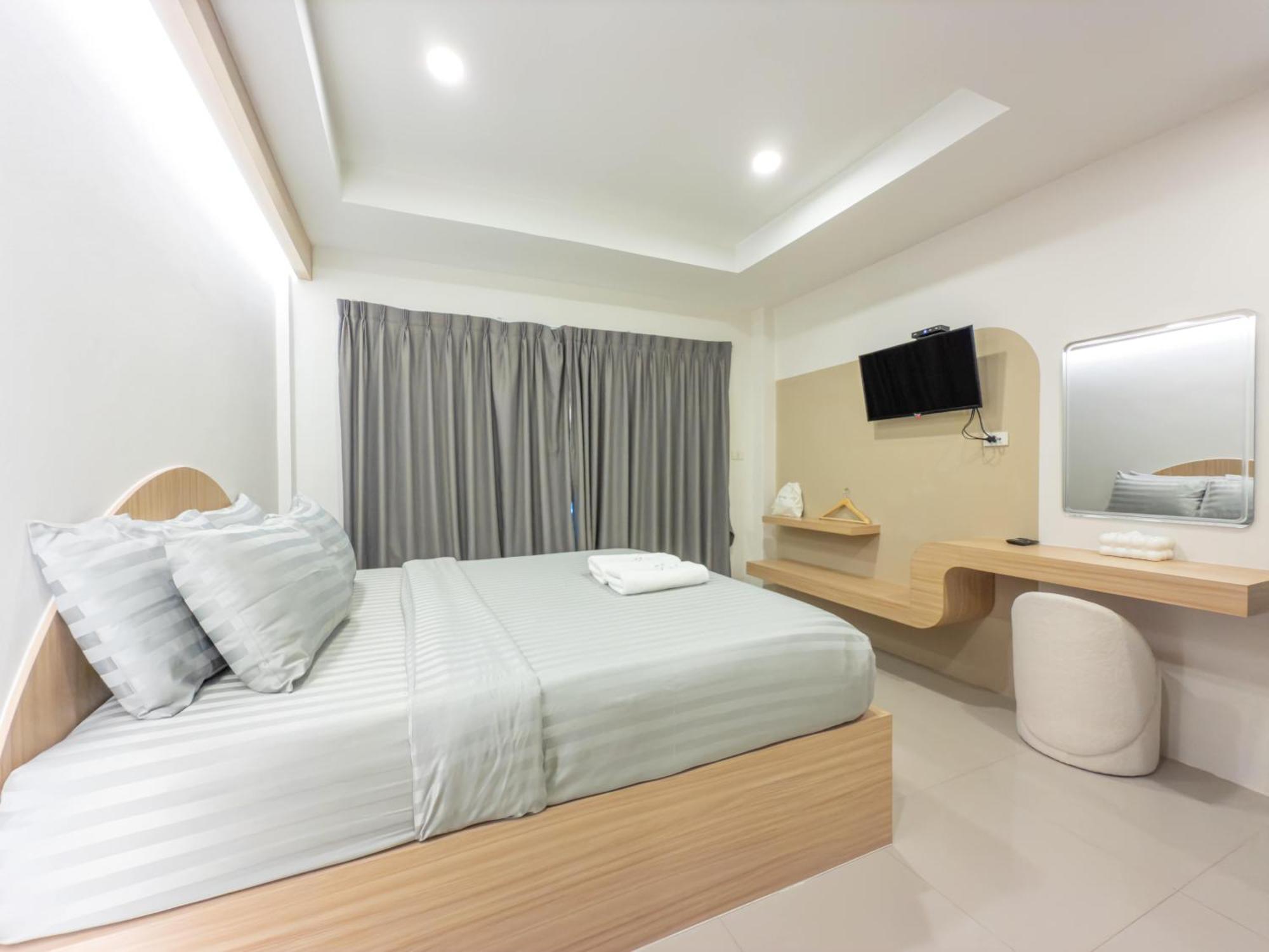 The Seathru Koh Larn Hotel 3*