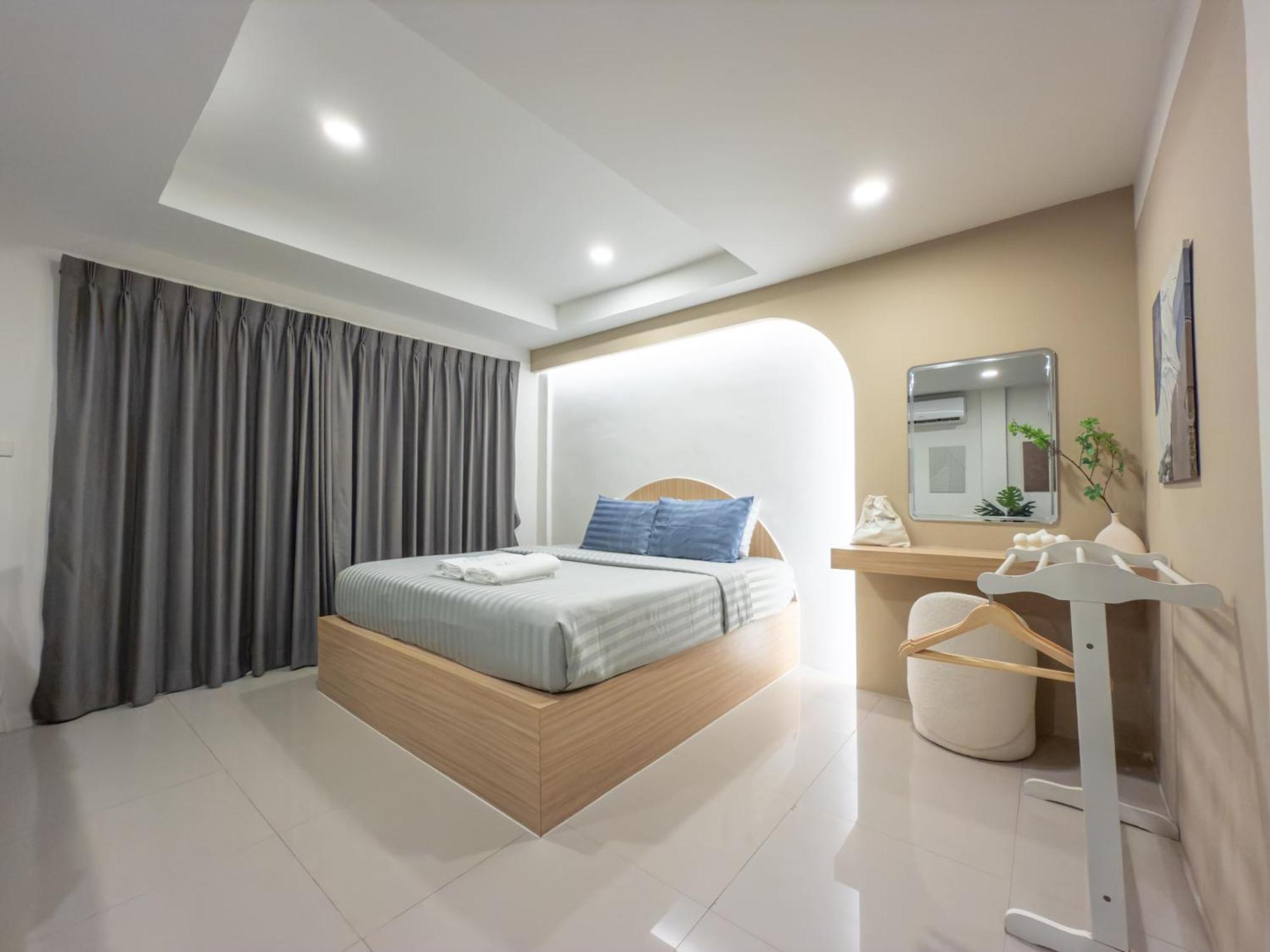 The Seathru Koh Larn Hotel Pattaya