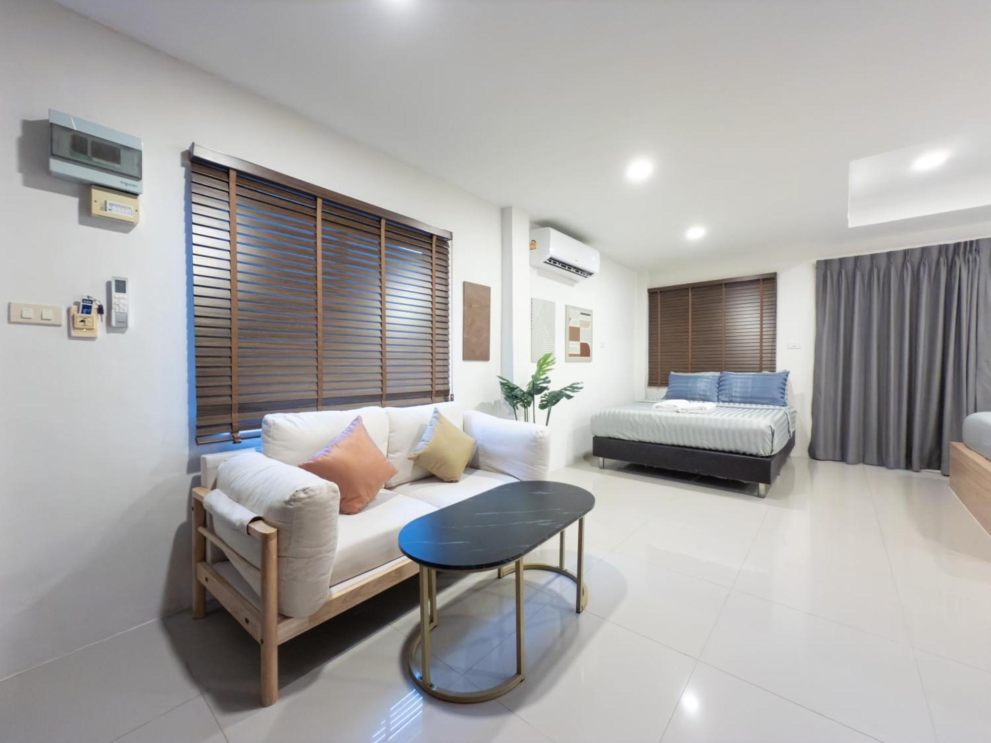 The Seathru Koh Larn Hotel